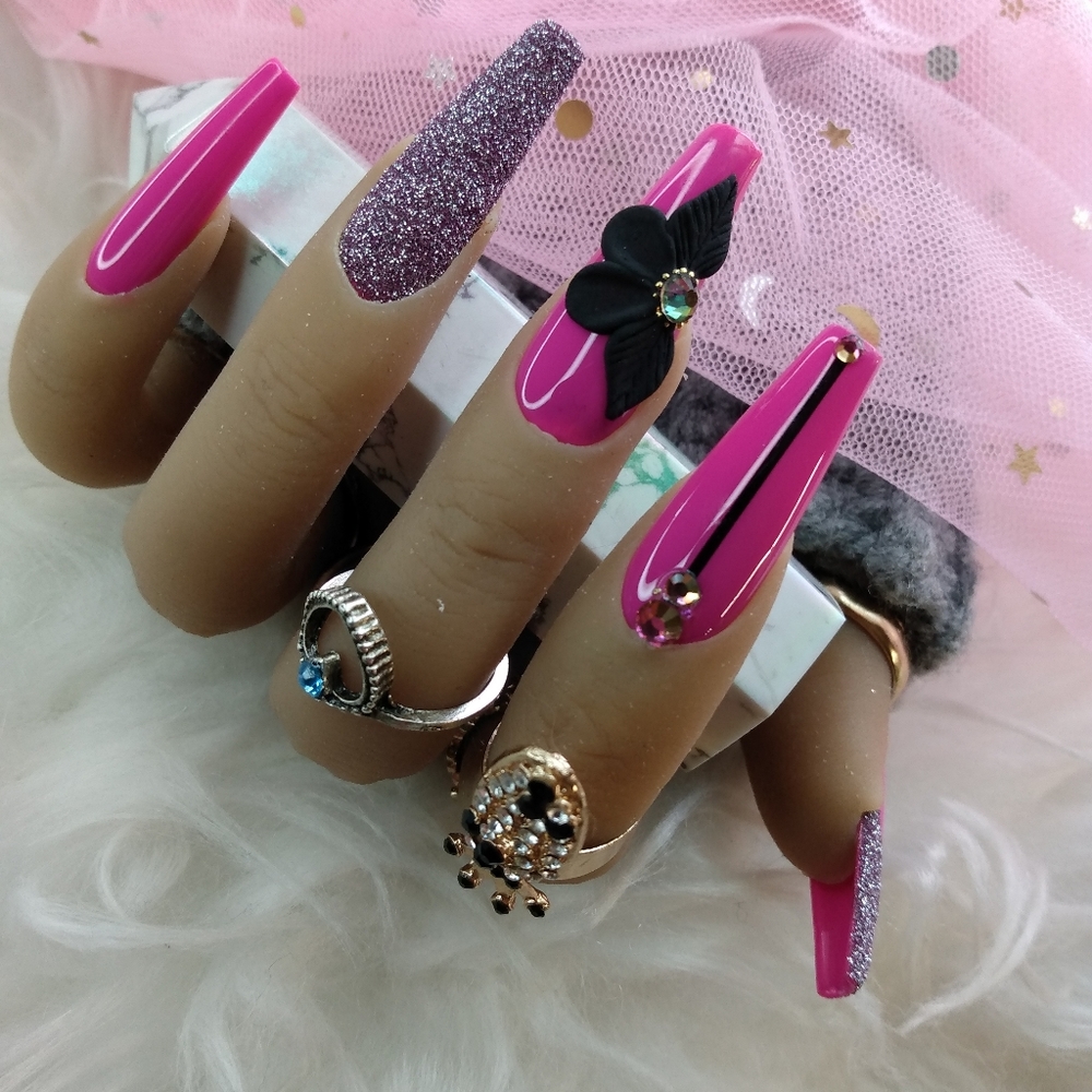 Press on nails (long coffin)